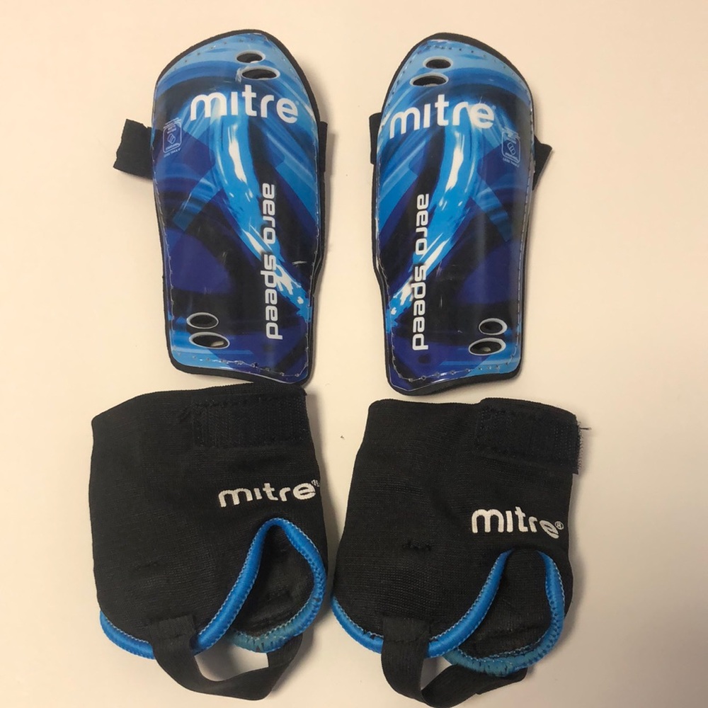 Mitre Junior Shin Guards